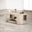 Table basse ovale de style moderne avec roulettes attachées et structure en bois d'hévéa