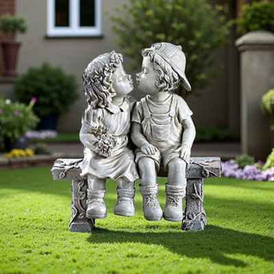 Statue de jardin First Kiss Boy Girl