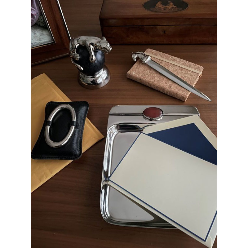 Poids du papier en cuir Omega