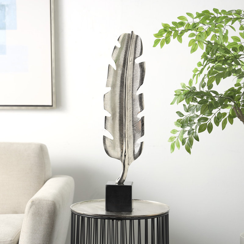 Sculpture Latricia, H 32,9 po x l 7,7 po x P 4,35 po, Argent
