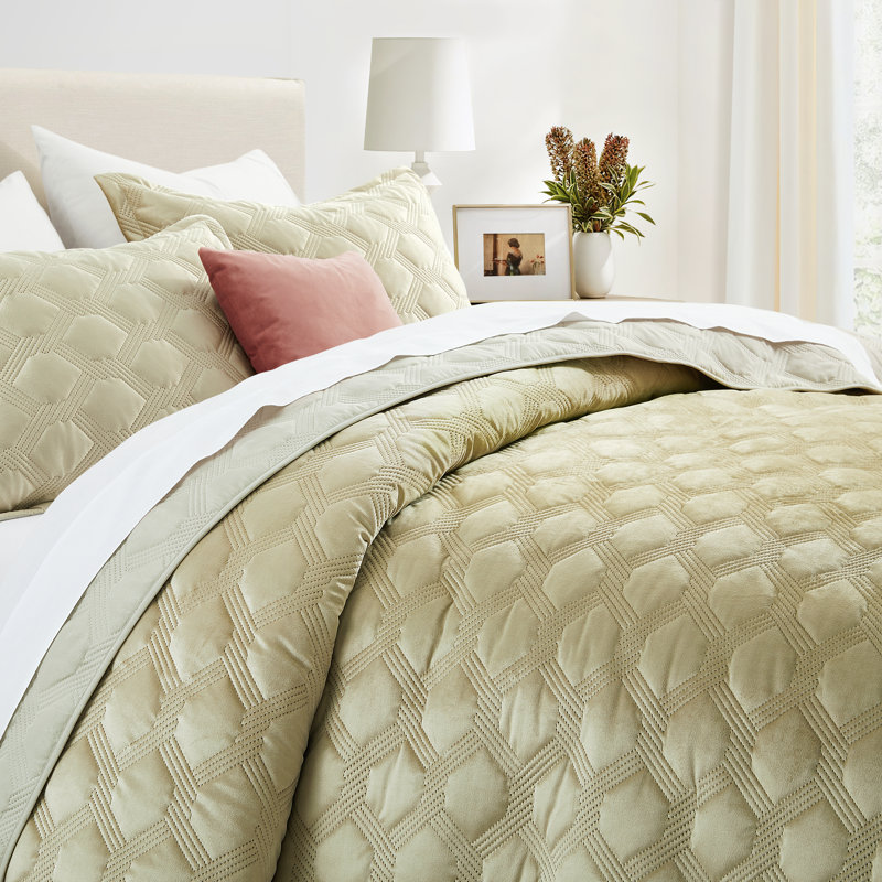 Reversible Diamond Embossed Bedspread Set – Geometric Quilt With Shams, Beige Geometric