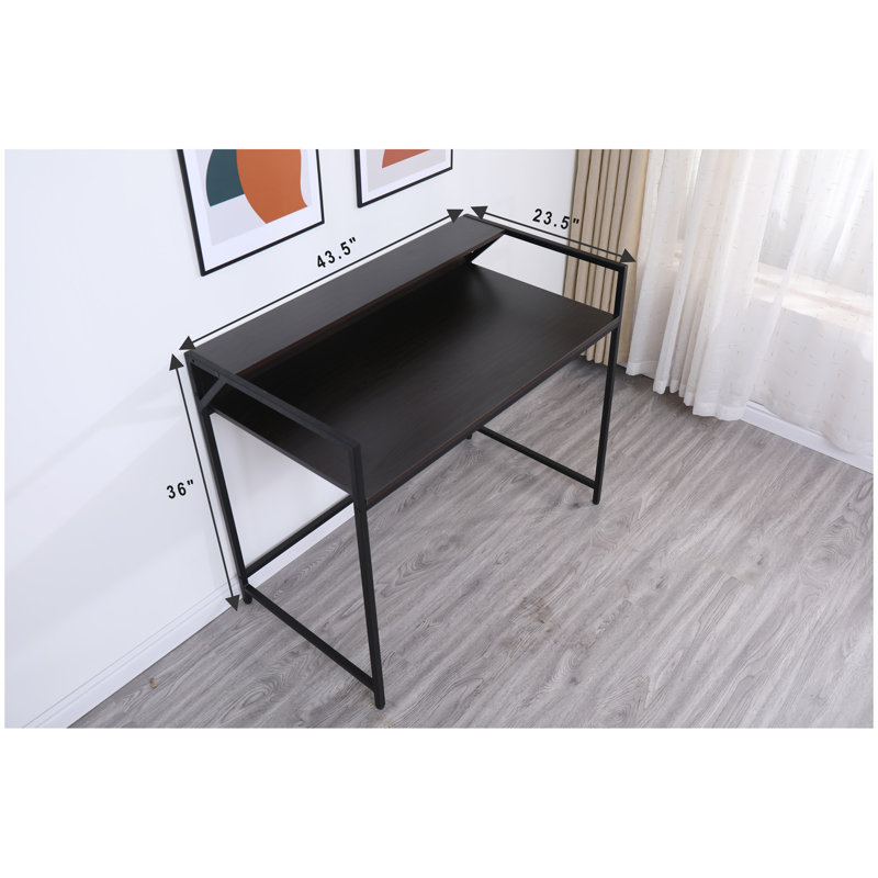 Console noire étroite avec porte d'entrée moderne et petite table de canapé derrière le canapé