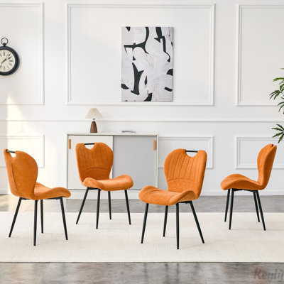Ensemble de 4 chaises de salle à manger avec poignée intégrée. Cadre en métal noir, pieds réglables. Chaises de salle à manger à domicile avec coussin confortable extra-large, polyvalent pour de multiples cas de figure.