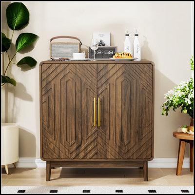 Élégant buffet sculpté à 2 portes avec tablettes réglables, parfait pour un rangement élégant et fonctionnel dans n'importe quelle pièce