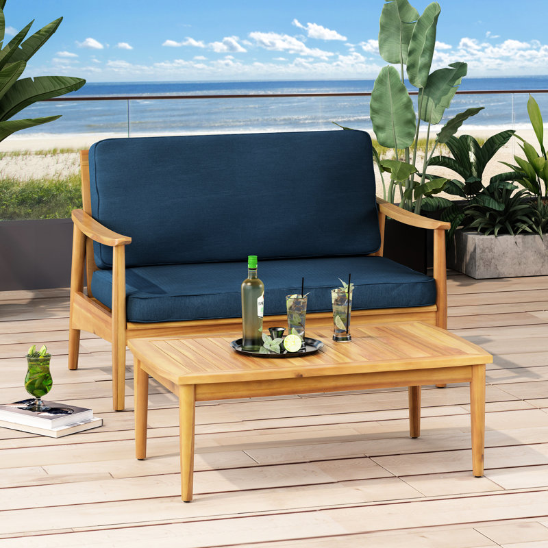 Table basse contemporaine en bois et fonctionnelle avec une latte traditionnelle