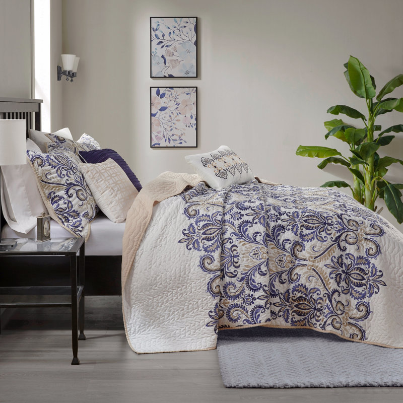 6 Piece Reversible Quilt Set With Throw Pillows Navy/Tan Full/Queen