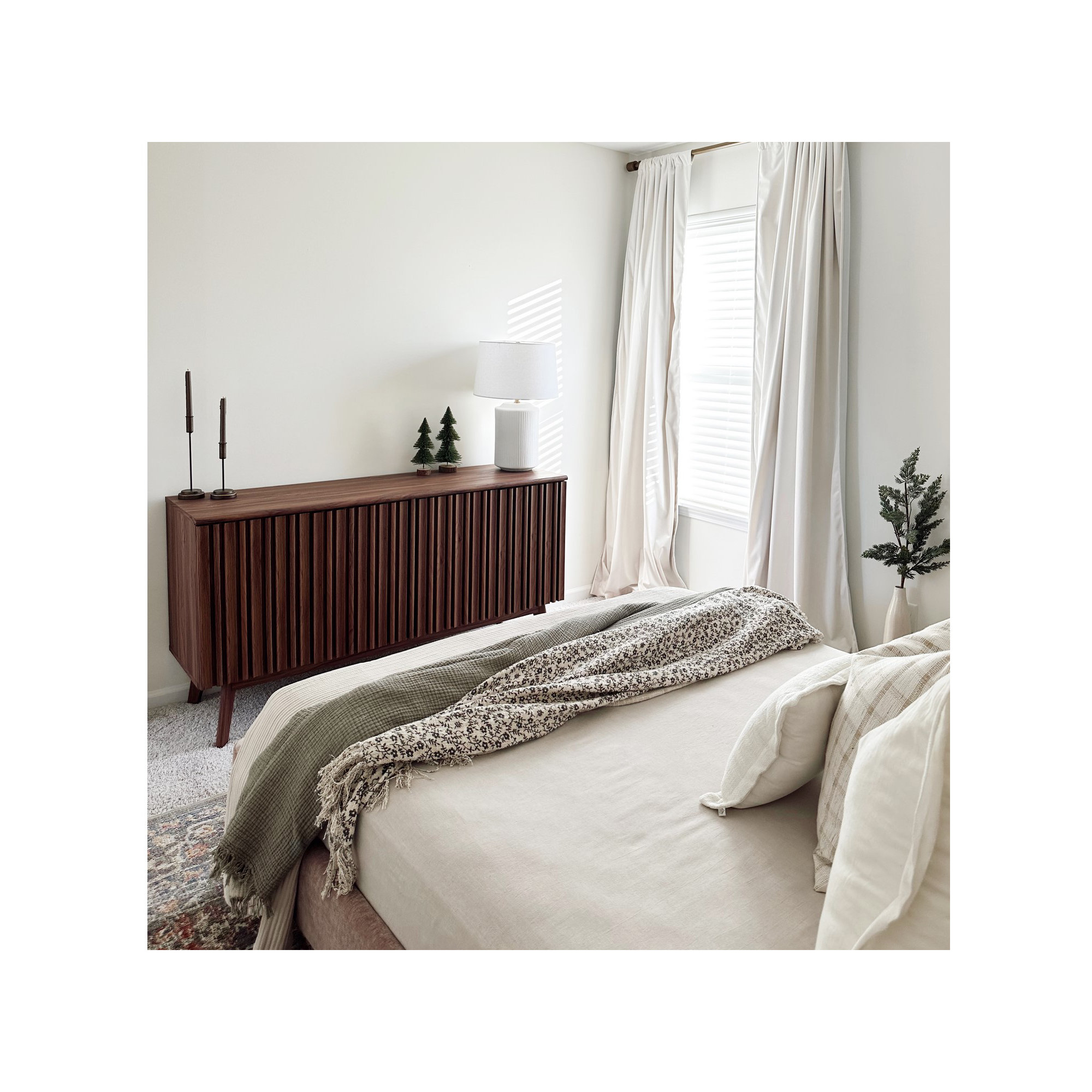 Helena 62'' Media Console, Walnut
