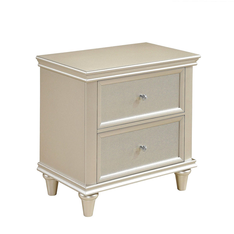 Table de chevet 1 pièce argentée brillante avec panneaux de tiroirs texturés, boutons polis, mobilier de chambre moderne et traditionnel
