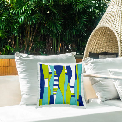 Coussin d'extérieur imprimé bleu et vert avec formes ondulées modernes par Irena Orlov