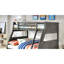 Lit simple superposé au-dessus d'un lit double, transitionnel, gris, réversible, tête de lit à panneaux avec garde-corps, garde-corps supérieur, bois massif, fini gris digne d'une chambre à coucher, combinaison de panneaux, avantage