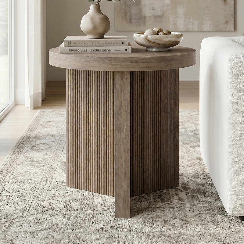 Table d'appoint ronde cannelée de 22 po avec base en chêne gris Holm , Chêne gris ancien