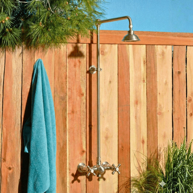 Ensemble de douche murale d'extérieur 60 po avec pomme de douche et poignées en croix, Unlacquered Polished Brass