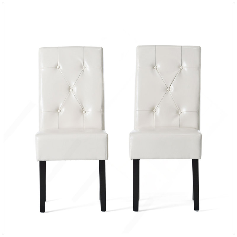 Chaise de salle à manger CARTER 5-TUFT KD avec capitonnage élégant et cuir ivoire lisse, parfaite pour les salles à manger modernes