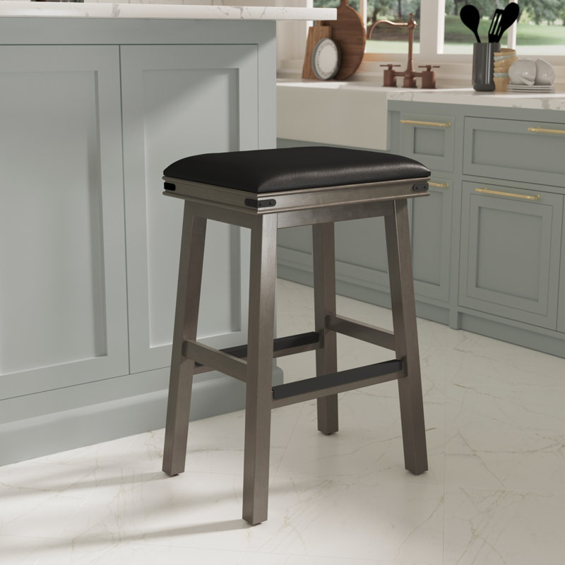 Tabouret de bar de 30 pouces au fini gris patiné et siège en cuir noir confortable, parfait pour les cuisines et les bars modernes