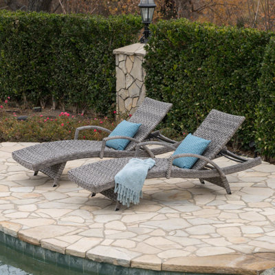 CRETE WICKER CHAISE LOUNGE