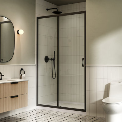 Ensemble de douche coulissante Breeze pour alcôve, 122 cm L x 81 cm l x 192 cm H, noir mat, avec porte et receveur droits transparents.