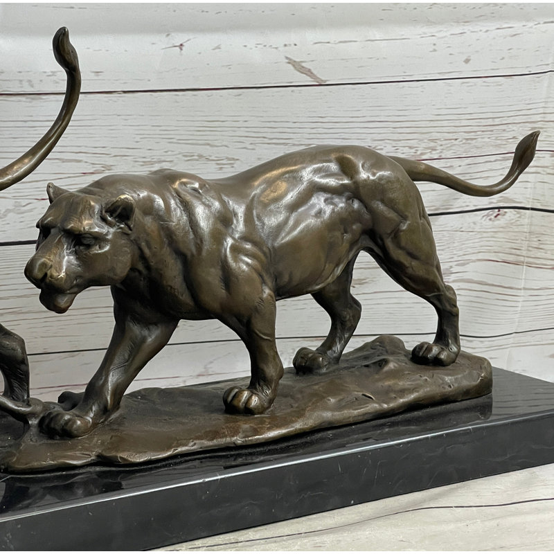 Statue de sculpture de lion mâle et femelle lion à l'affût, art original