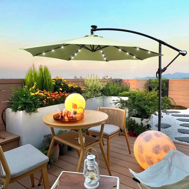 Parasol d'extérieur 10 pi avec protection solaire imperméable, 8 nervures robustes, manivelle et traverse pour la terrasse de jardin. Baleines imperméables. Facilité d'utilisation. Auvent. Rouille - poteau en acier. Énergie