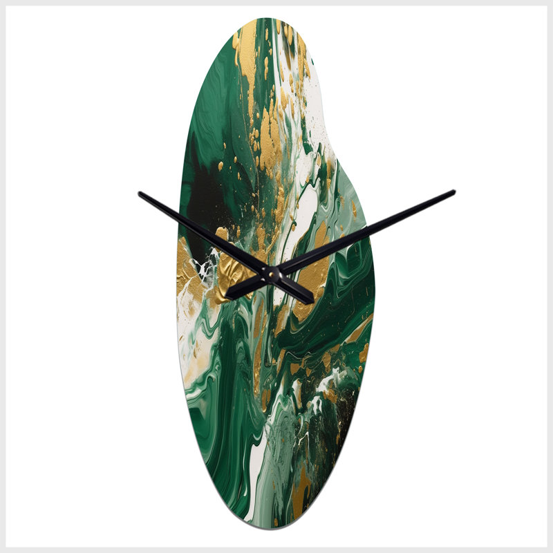 Vert et or liquide Magic I - horloge murale incurvée abstraite en métal, impression d'horloge murale asymétrique moderne