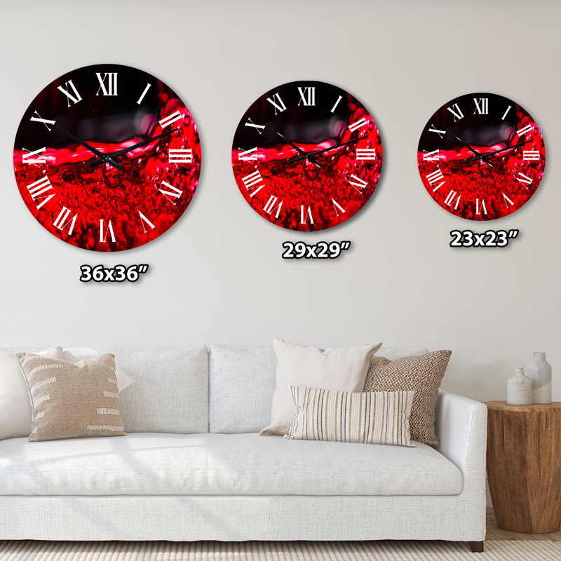 Vin rouge sur fond noir - Horloge ronde en métal, Moyen