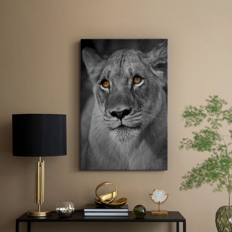 Portrait de lionne - galerie Cavas, H 48 po x l 32 po