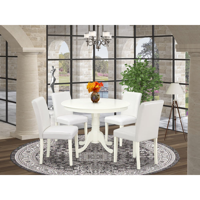 L'ensemble de salle à manger 5 pièces comprend une table de salle à manger ronde avec piédestal et 4 chaises Parson revêtues de similicuir blanc, 42 x 42 po, lin blanc