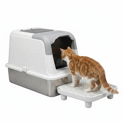 Enclosed waste receptacle for felines, supplied with a scoop and a deodorizing bag.