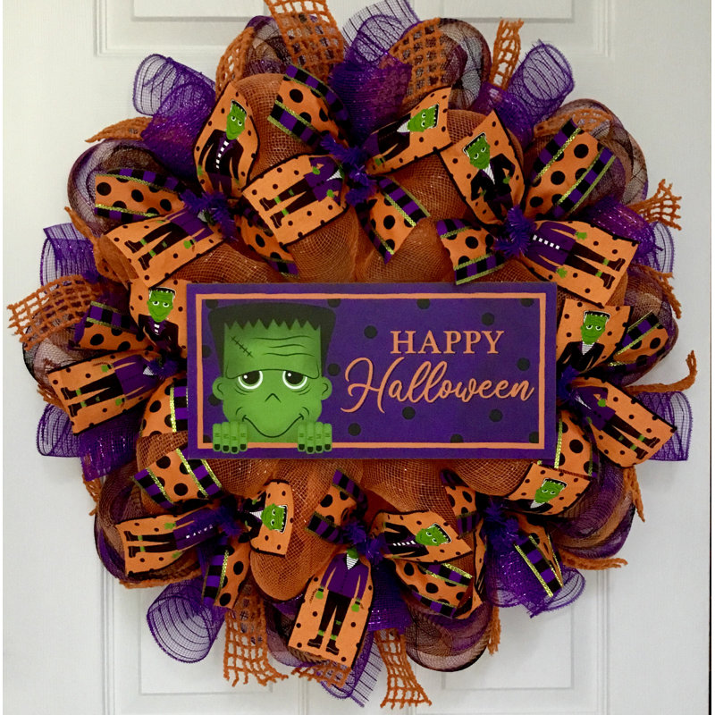 Joyeuse couronne d'Halloween avec un monstre
