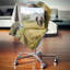 «Retreating Elephant in Savannah» - Coussin décoratif imprimé animal-30721417-30721420