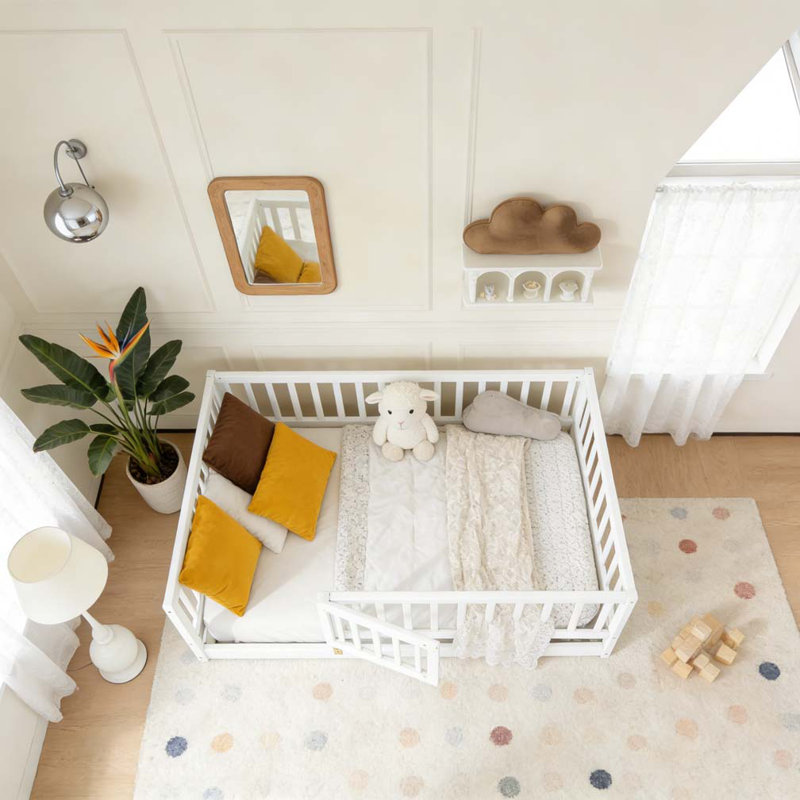 Lit double sur pied avec lattes, lit sur pied Montessori avec clôture et porte, Lit double, Blanc