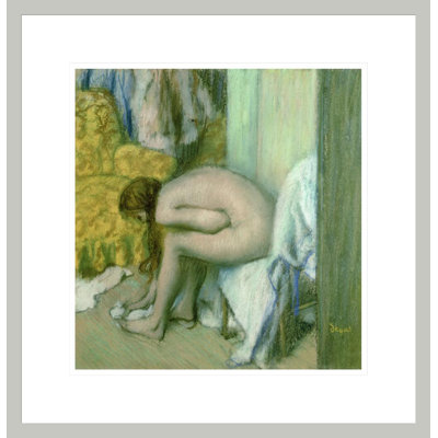 «After the Bath», femme après avoir séché son pied gauche par Edgar Degas, impression giclée encadrée