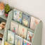 Bibliothèque à 4 niveaux en bois vert sauge pour enfants avec bac de rangement pour jouets Présentoir à bibliothèque multifonctionnel pour chambre d'enfant