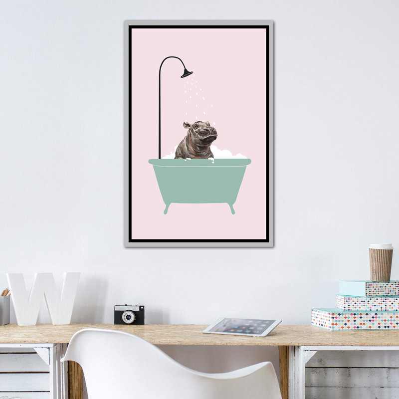 Hippopotame dans une baignoire, art encadré, Toile avec cadre argenté, H 40 po x l 26 po x P 1,5 po