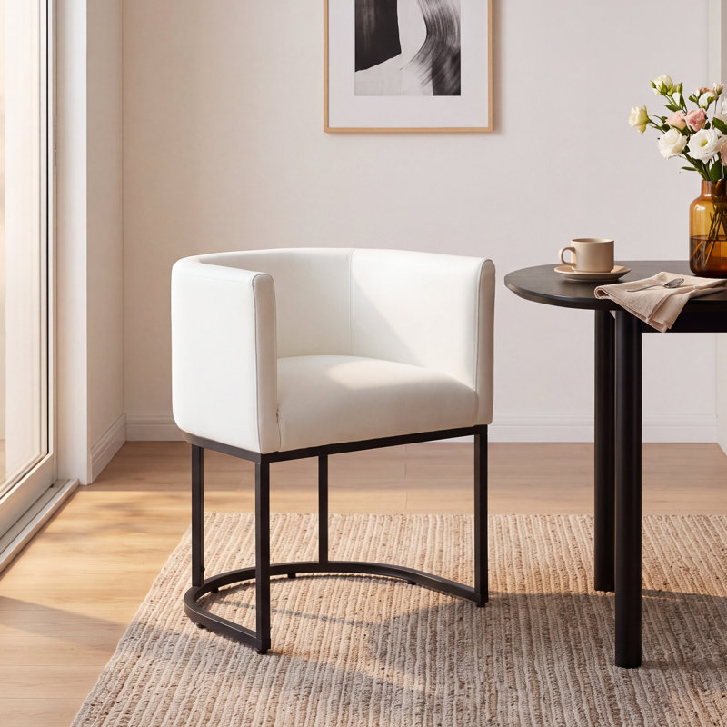 Chaise rembourrée en similicuir avec accoudoirs, Crème, crème, Noir