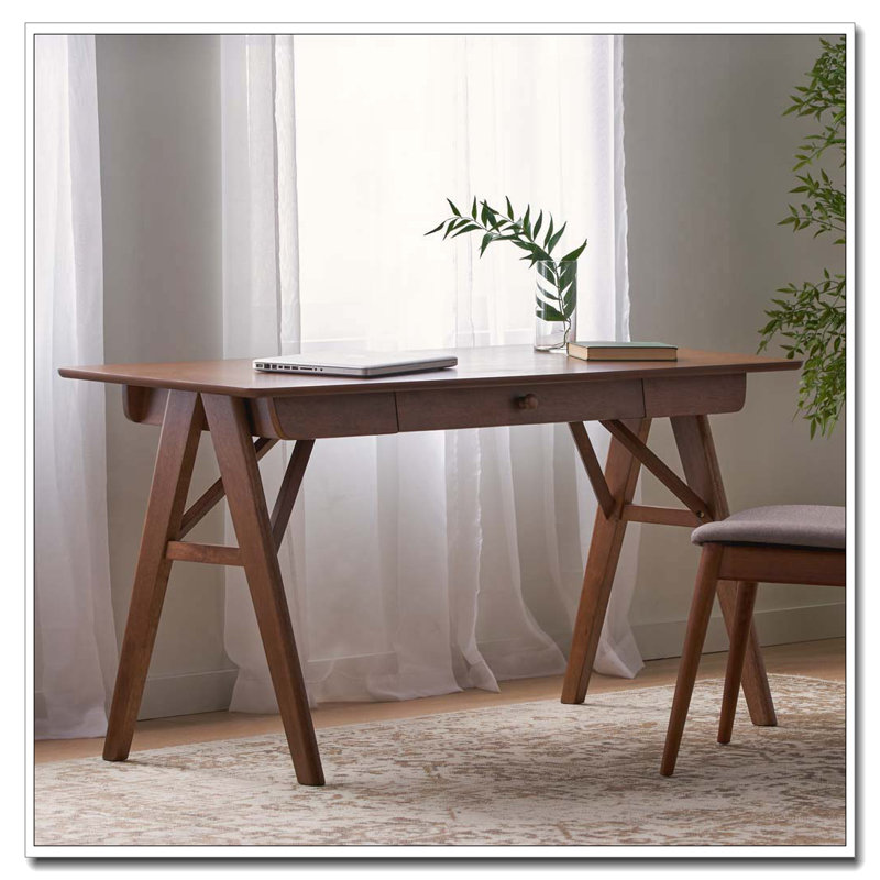 Bureau en bois avec tiroirs