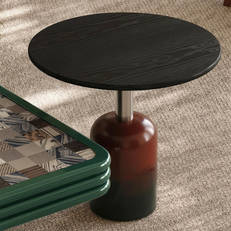 Ensemble de tables basses carrées d'inspiration italienne