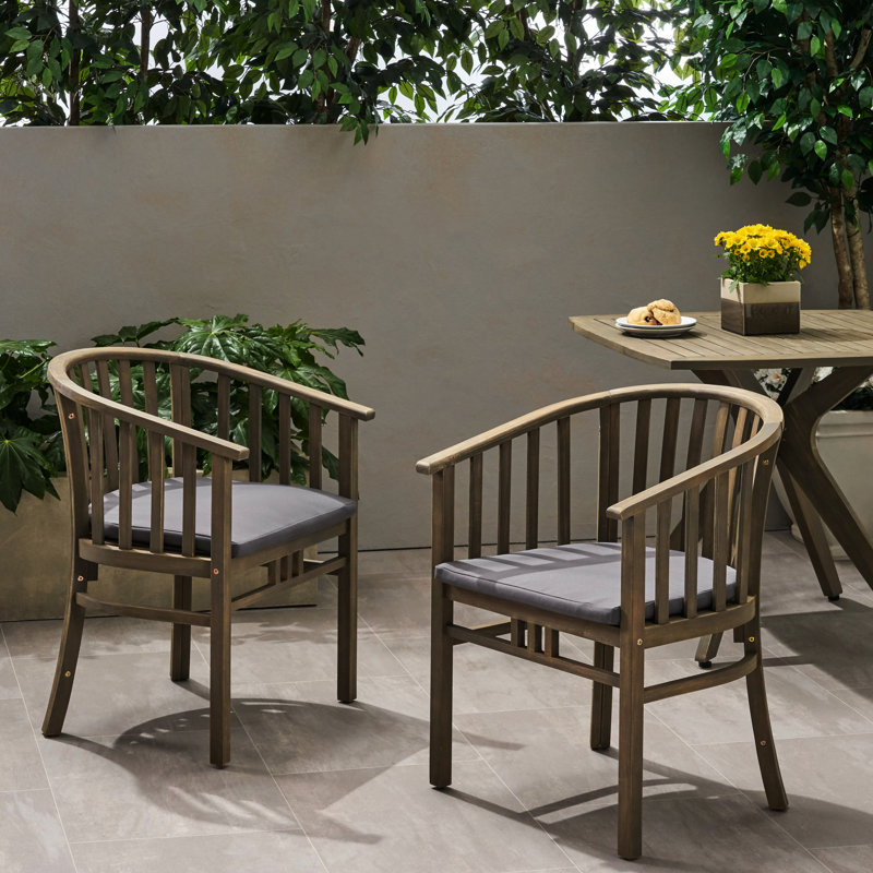 Chaises d'extérieur gris foncé avec coussins en cachemire, fabriquées en bois pour une expérience de rembourrage de salle à manger, impression durable
