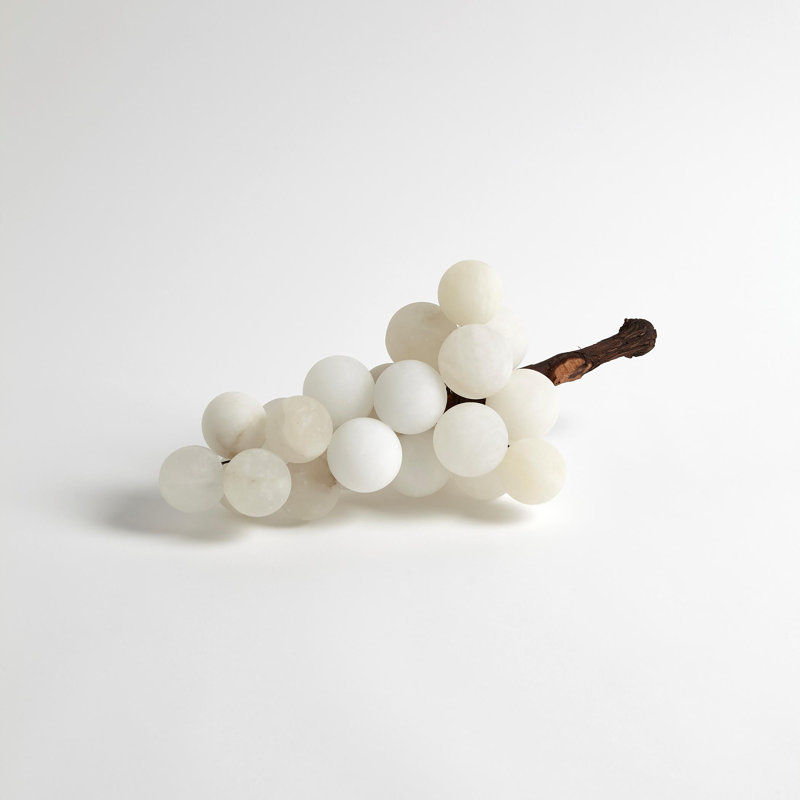 Sculpture raisins bella, Albâtre, H 7,25 po x l 14 po x P 7 po