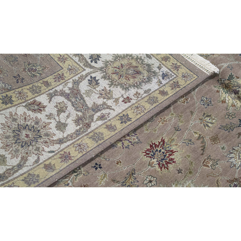 Oriental Area Rug in Light Pink/Ivory