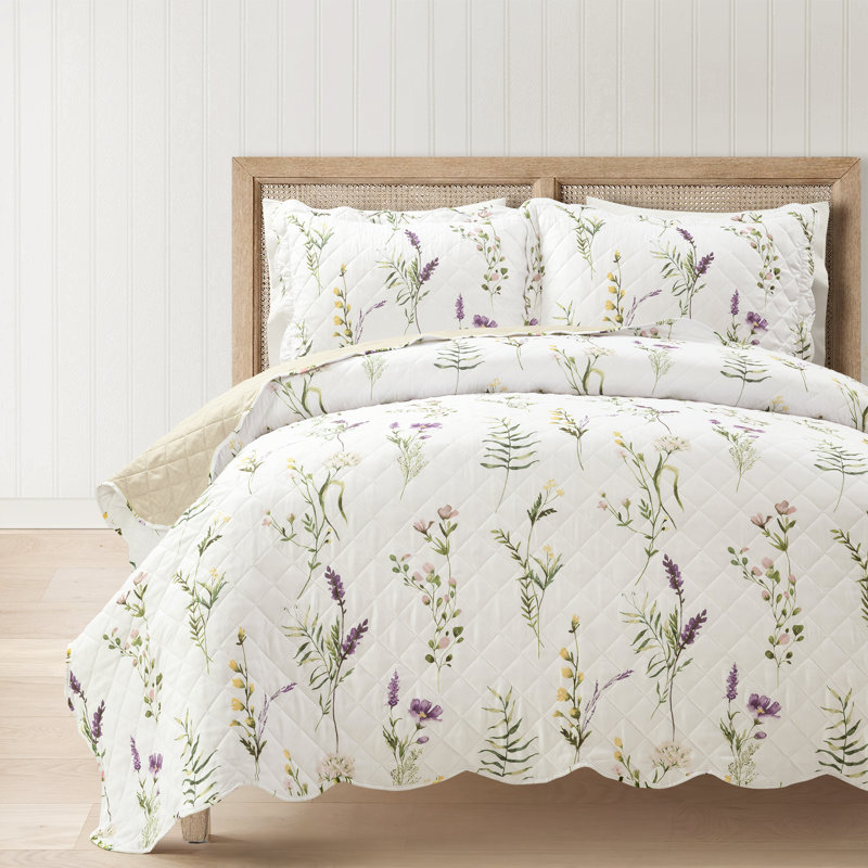 Watercolor Wildflower Scallop Edged Floral Quilt  Neutral/Multi 3Pc Set, California King Quilt + 2 King Shams