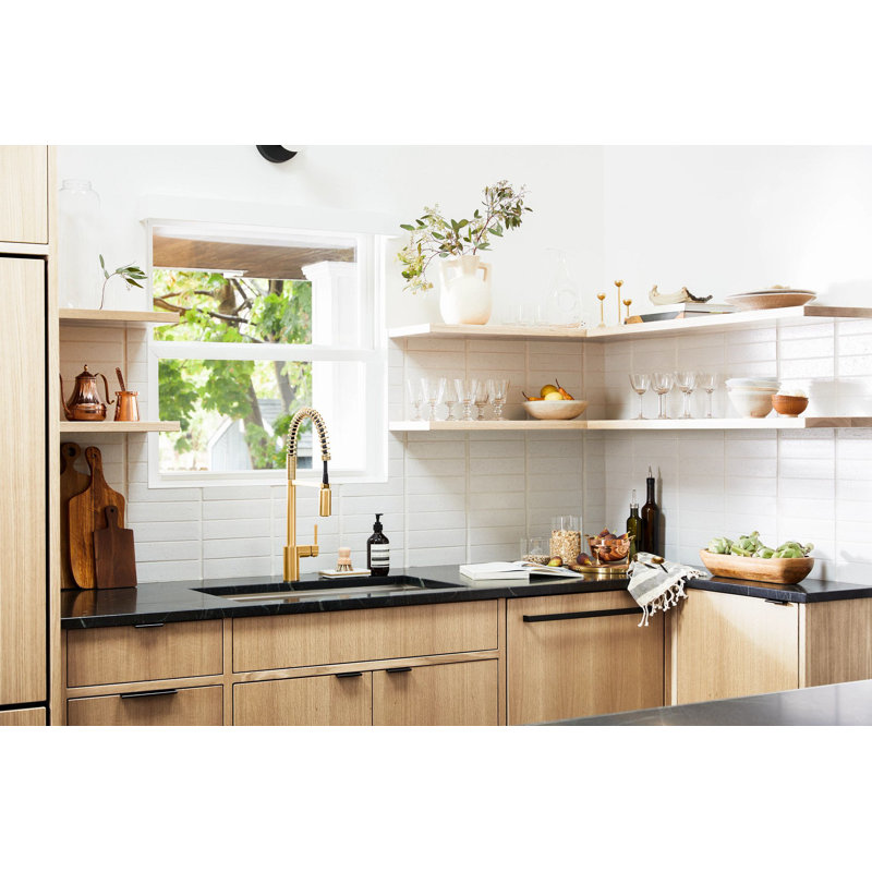Robinet d'évier de cuisine moderne à une poignée et à un seul trou avec bec rétractable Align, Or brossé