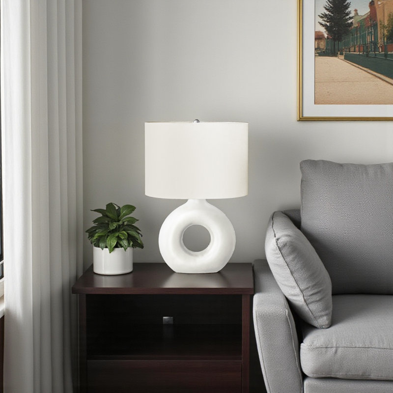 Lampe de table standard en céramique blanche et abat-jour en lin Saul, H 23,84 po x l 15,74 po x P 10,73 po