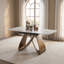 Table de salle à manger en pierre frittée de 165 cm avec pattes en X en laiton brossé, pour 4 à 6 personnes.-729815219