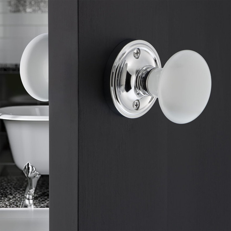 Rosette classique avec bouton de porte en porcelaine blanche, Chrome brillant