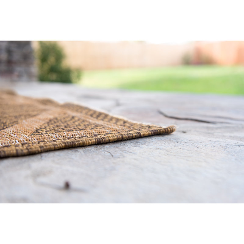 Tapis intérieur/extérieur brun à forme géométrique Kulas, Rectangle 8 pi x 11 pi 4 po