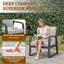 Ensemble de mobilier de patio moderne en aluminium: canapé à trois places, deux chaises simples et table basse pour une vie extérieure durable.