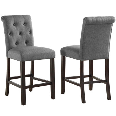 2 pièces tabouret de comptoir gris. Structure en bois massif avec décoration. Sièges et dossiers rembourrés confortables. - Pieds en bois colorés. Chaises à haut dossier délicatement courbées. L 23 po x P 19 po et H 40,48 po. Siège: l 19 po
