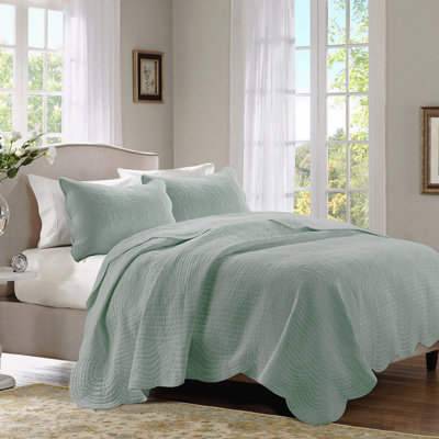 3 Piece Reversible Scalloped Edge Quilt Set Seafoam King