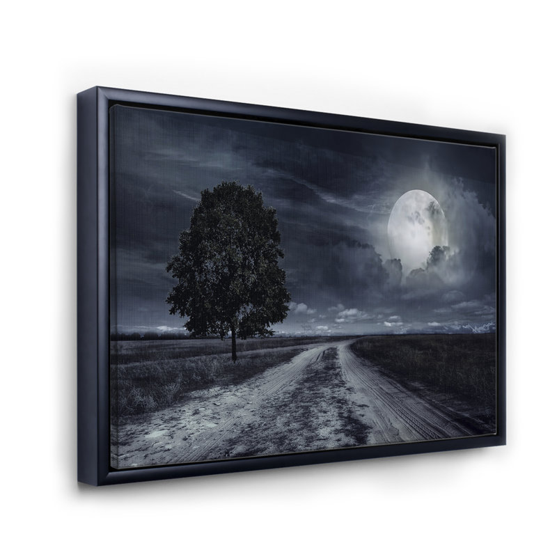 Route pavée sous une pleine lune - photographie sur toile, H 30 po x l 40 po x 1,5 po, Cadre flottant noir