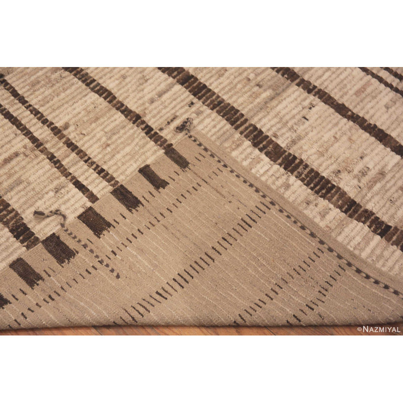 Tapis contemporain à motif tribal à rayures One-of-a-Kind